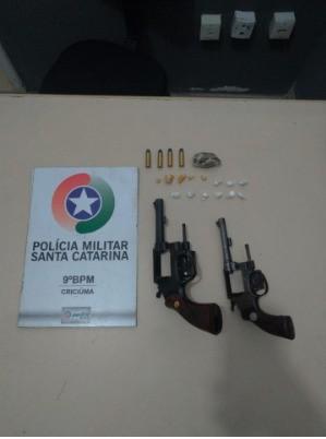 Adolescente de 16 anos é apreendido com duas armas de fogo e porções de drogas em Criciúma 
