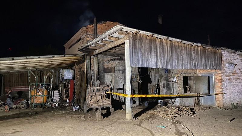 Estufa de fumo é parcialmente destruída por incêndio em Morro Grande 