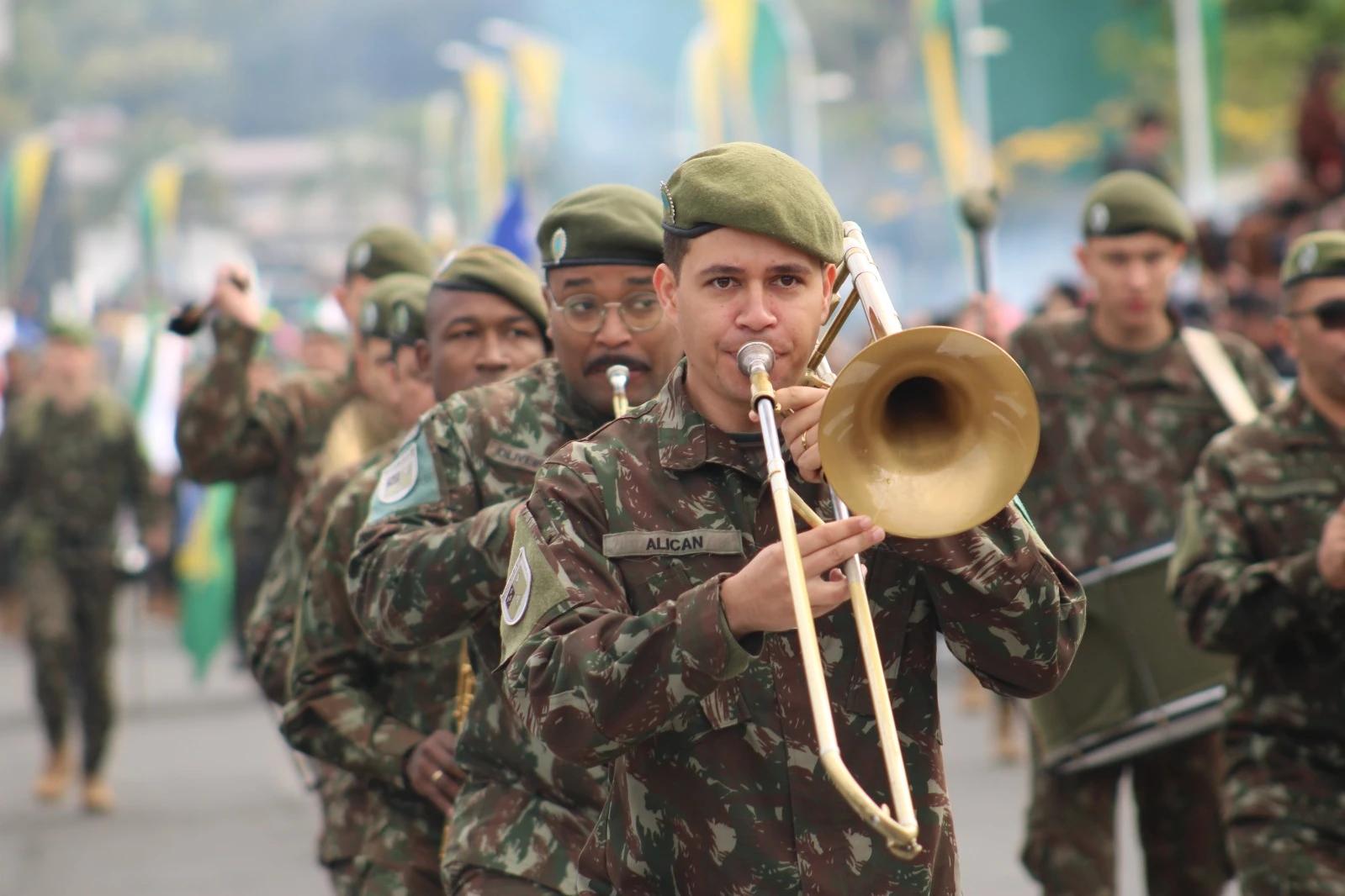 Com 92 instituições, desfile cívico-militar é realizado em Criciúma