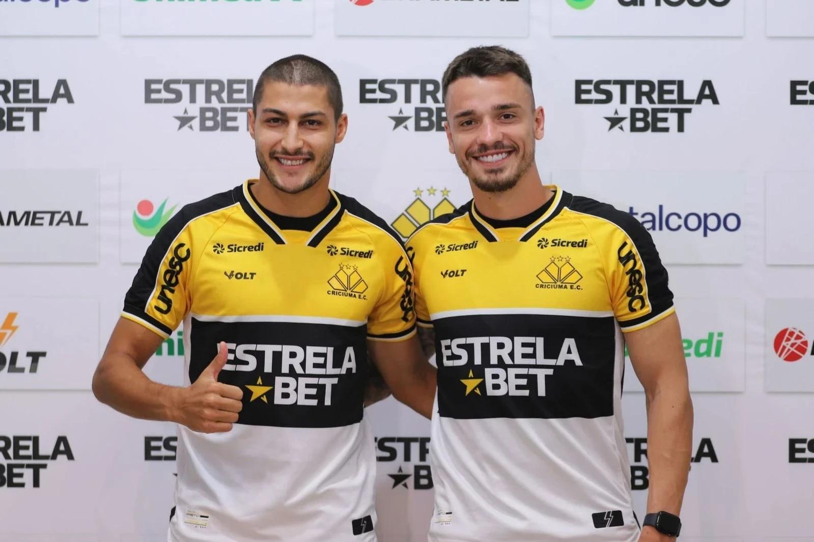 Disputa nas laterais: Marcinho e Roca chegam para brigar por vaga no Criciúma