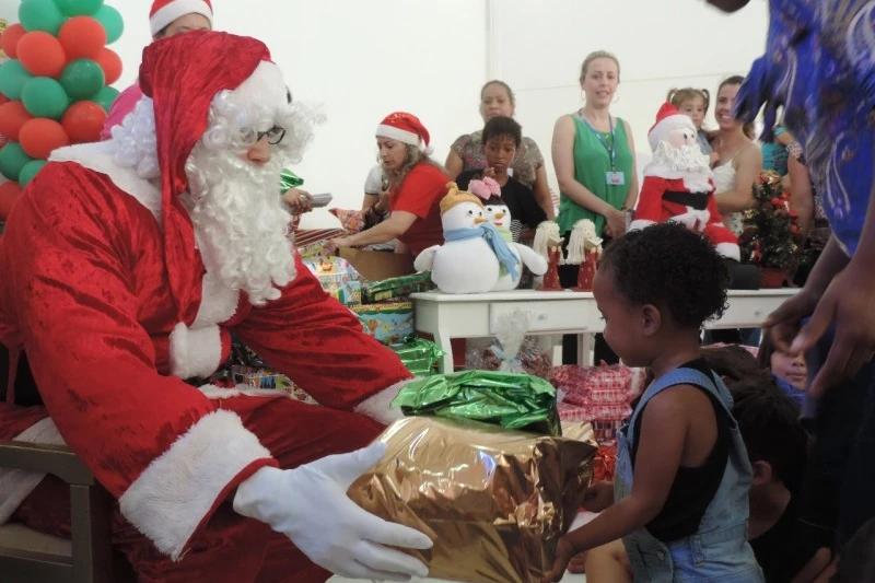 Crianças e adolescentes da Casa Guido se preparam para a Festa de Natal