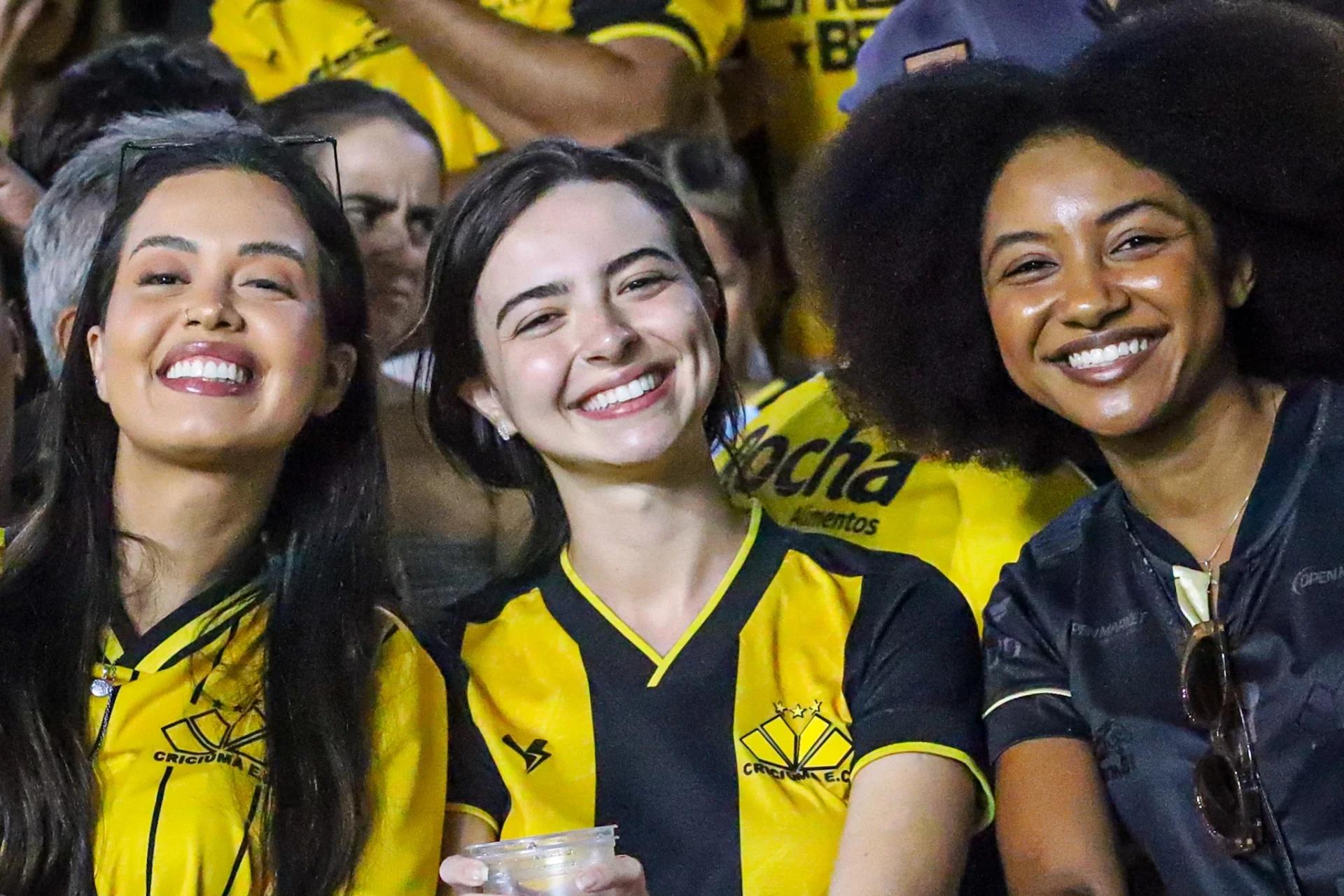 Mais de 8 mil torcedores acompanham derrota para Chapecoense no HH