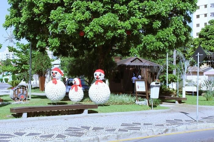 Praça adotada pela Fontana recebe decoração de Natal e a chegada do Papai Noel
