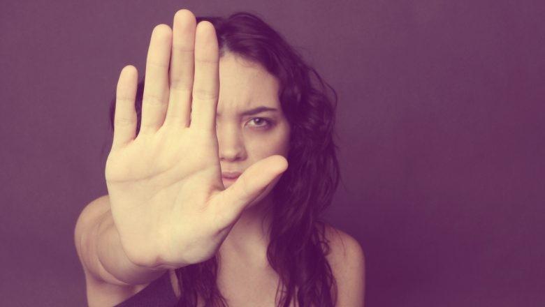 VÍDEO: Violência psicológica feminina é tema de encontro entre mulheres