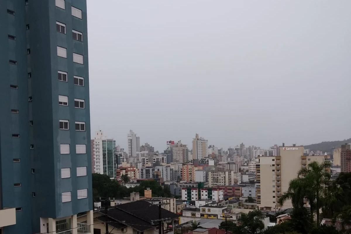 Quinta-feira terá tempo instável com pancadas de chuva em Criciúma