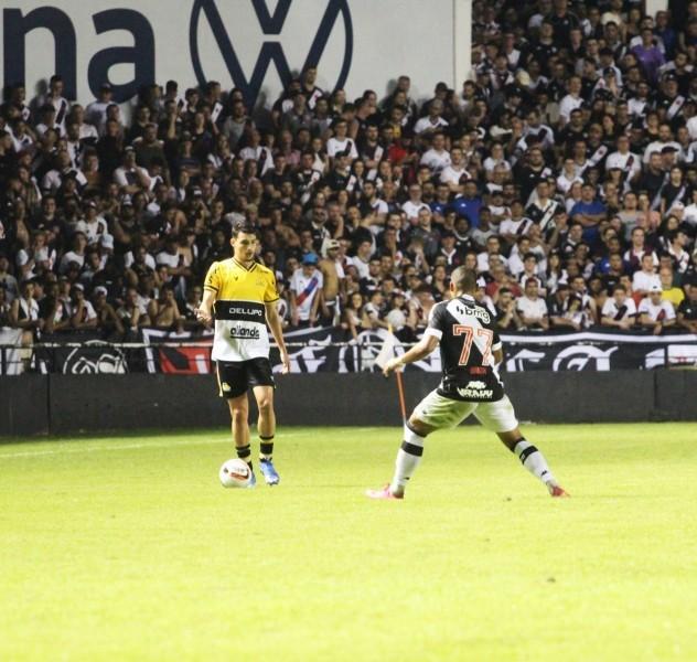 Criciúma enfrenta o Vasco para frear o adversário na briga pelo acesso e se aproximar do G-4