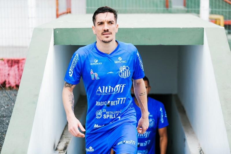 Torcedor do Caravaggio, Marcel reforça alegria de marcar o primeiro gol do clube como profissional 