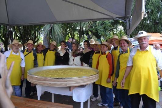 Polenta gigante marca pré-evento da Festa do Vinho