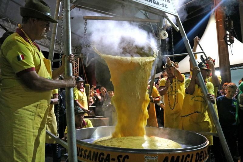 Morro da Fumaça celebra a abertura oficial da Maggiofest 2023 