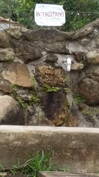 Vigilância Sanitária interdita fonte coletiva de água contaminada