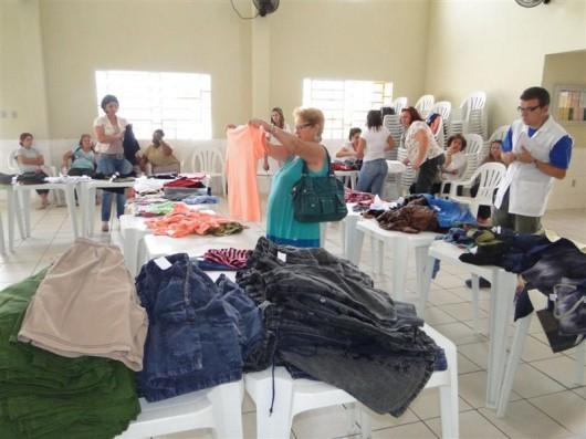 Feira da Afasc comercializa mais de 900 peças de roupas
