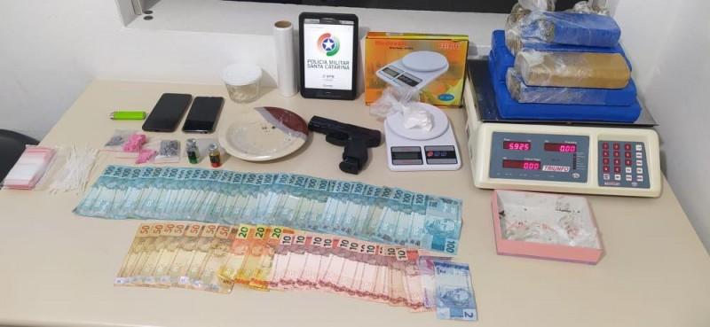 Ocorrência de pertubação de sossego alheio termina com apreensão de mais de cinco quilos de maconha