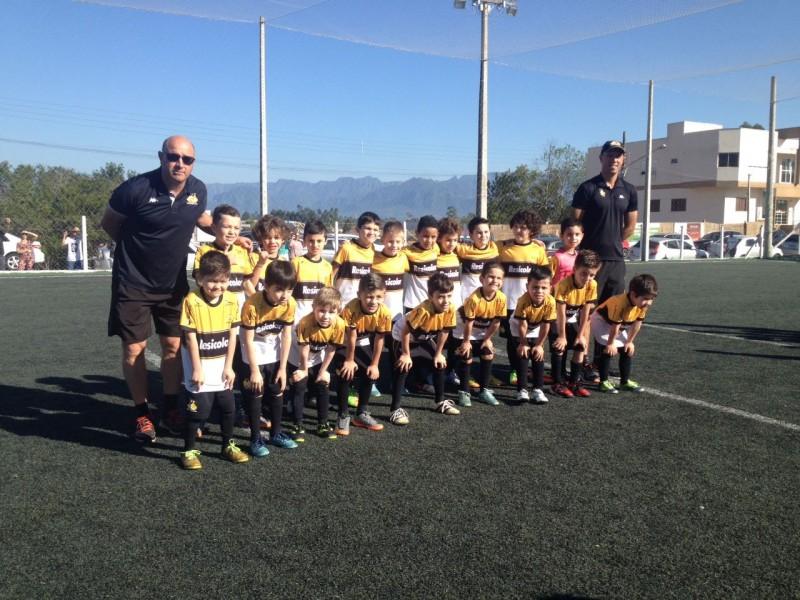 Os pequenos fazem a festa do futebol em Siderópolis