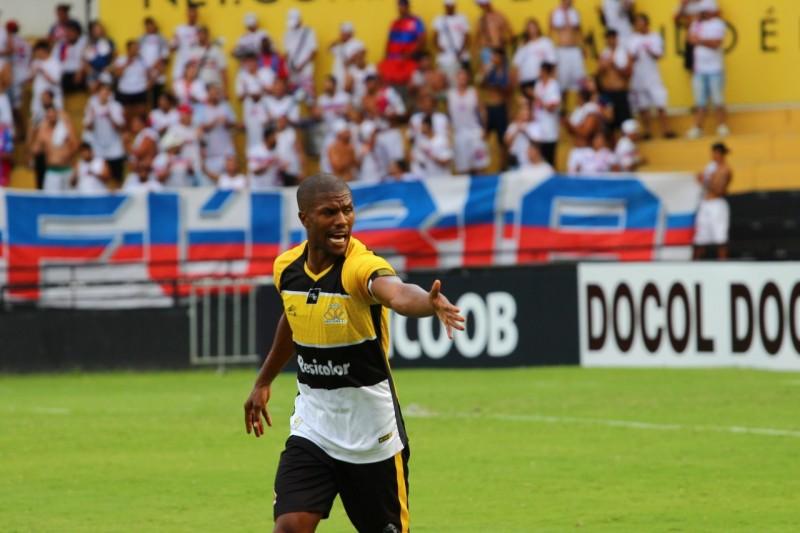 Carlos César liberado para enfrentar o Santo André pela Copa do Brasil