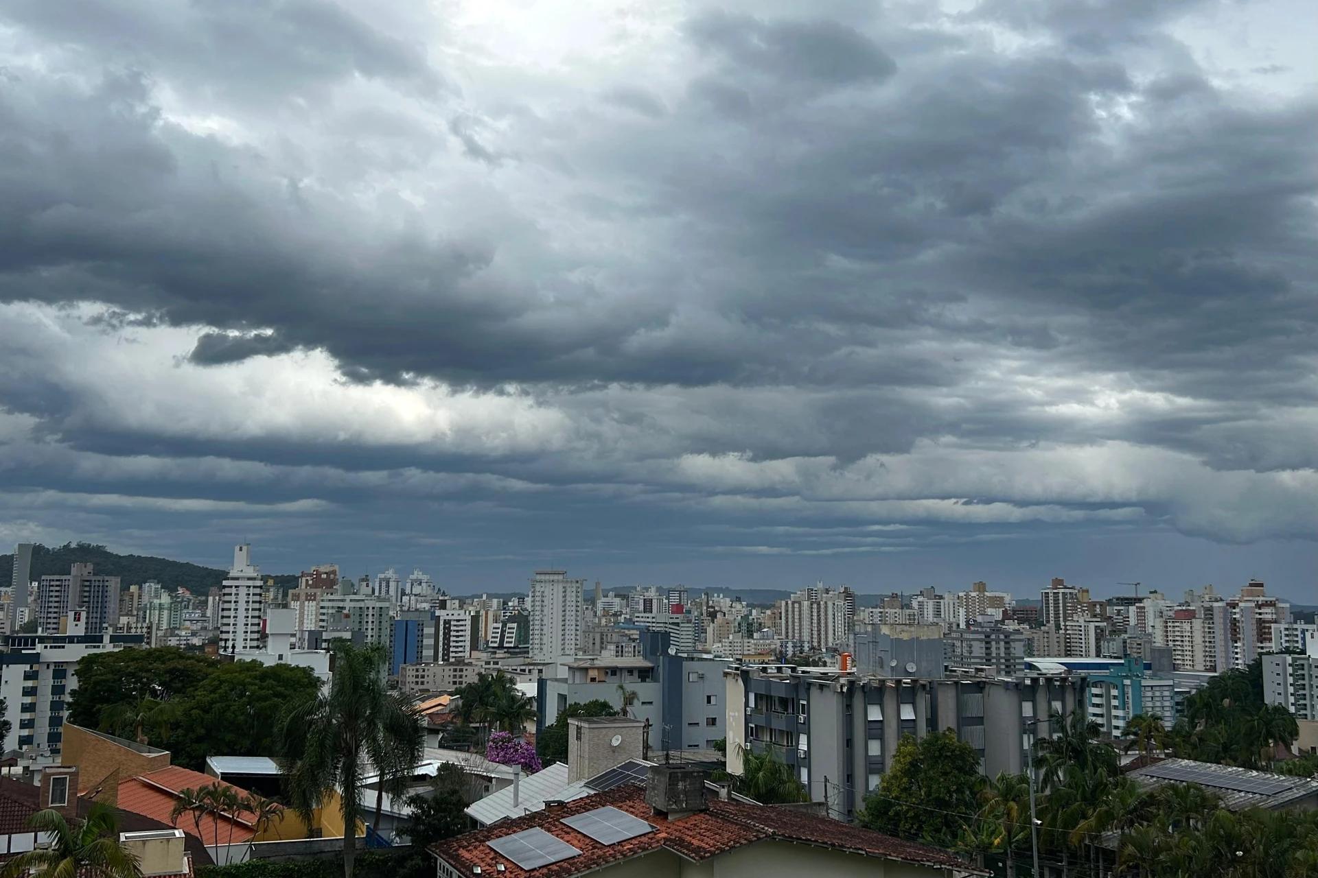 Região carbonífera terá quarta-feira nublada com risco de chuva