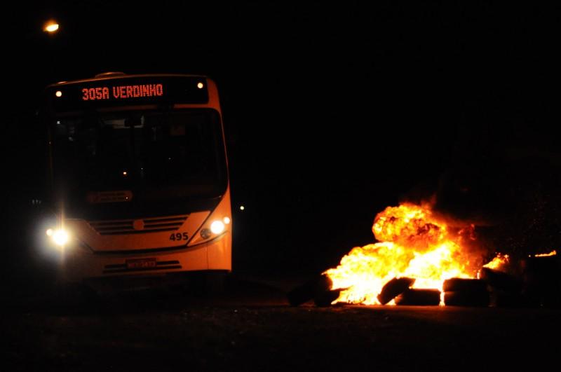 Moradores protestam pelas condições da rodovia Jorge Lacerda