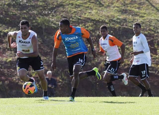 Argel desenha equipe para enfrentar o Náutico