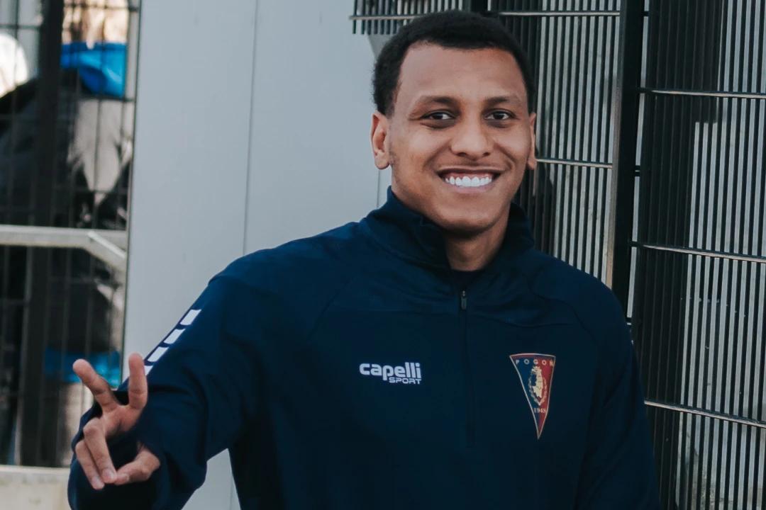 Criciúma contrata zagueiro com passagem pelo futebol inglês e polonês