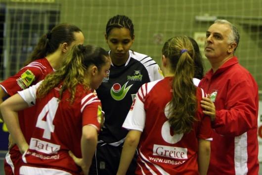 Futsal feminino se recupera com vitória