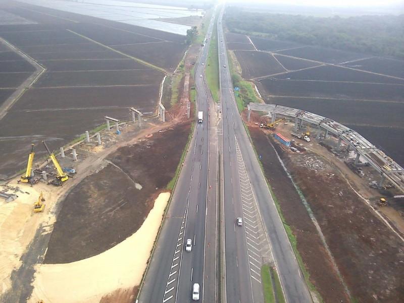 CCR ViaCosteira iça vigas de novo viaduto em Maracajá