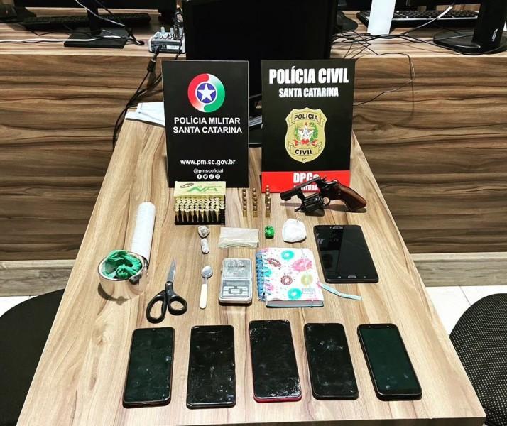 Imbituba: Homem é preso por posse ilegal de arma e tráfico de drogas