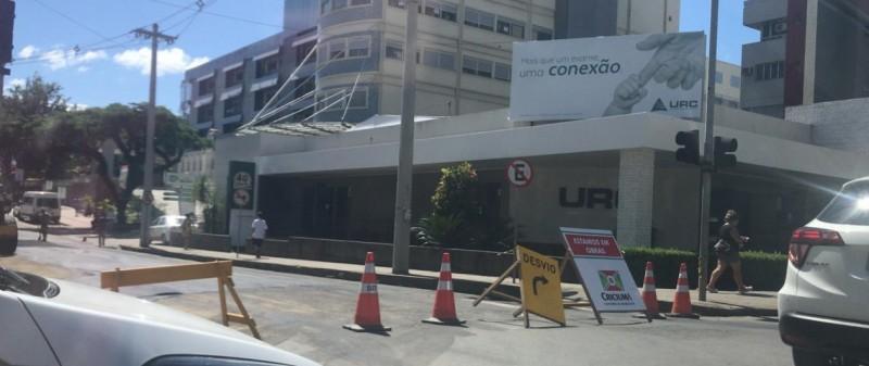 Rua João Cechinel interditada no centro de Criciúma