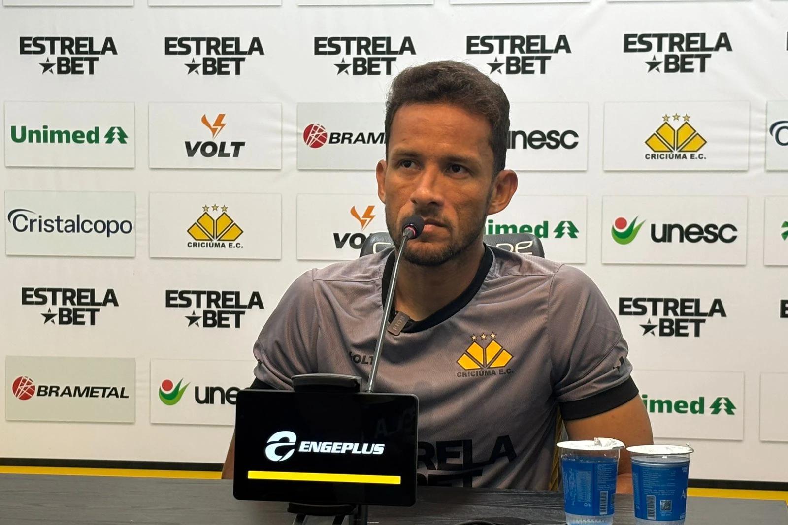 ‘Vamos estar correndo por eles’, afirma Rodrigo sobre torcida carvoeira