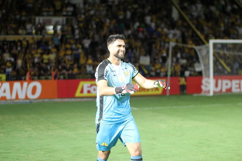 Gustavo pega pênalti no último minuto, e Criciúma está na semifinal do Catarinense