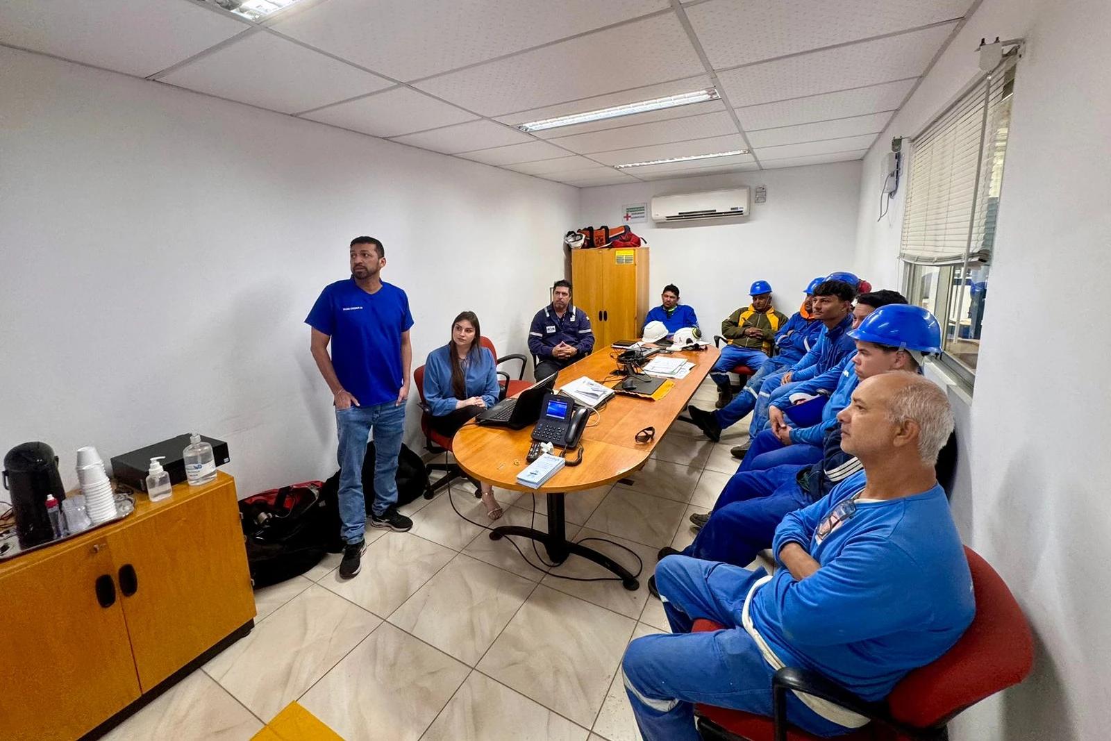Empresas de Siderópolis recebem palestra em alusão ao Novembro Azul