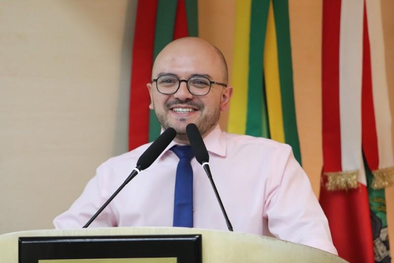 Nícola Martins comemora sanção do Estatuto da Desburocratização