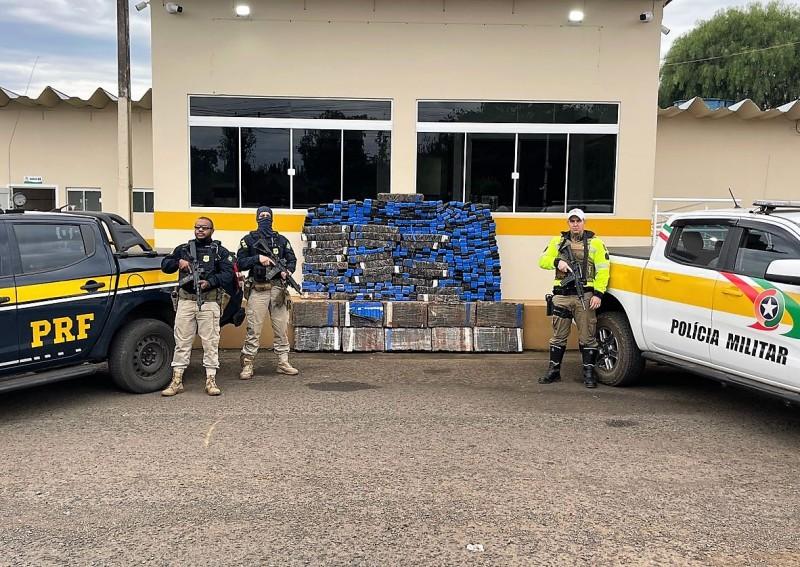 Ação conjunta PRF e PMRv apreende quase 800 quilos de maconha em SC