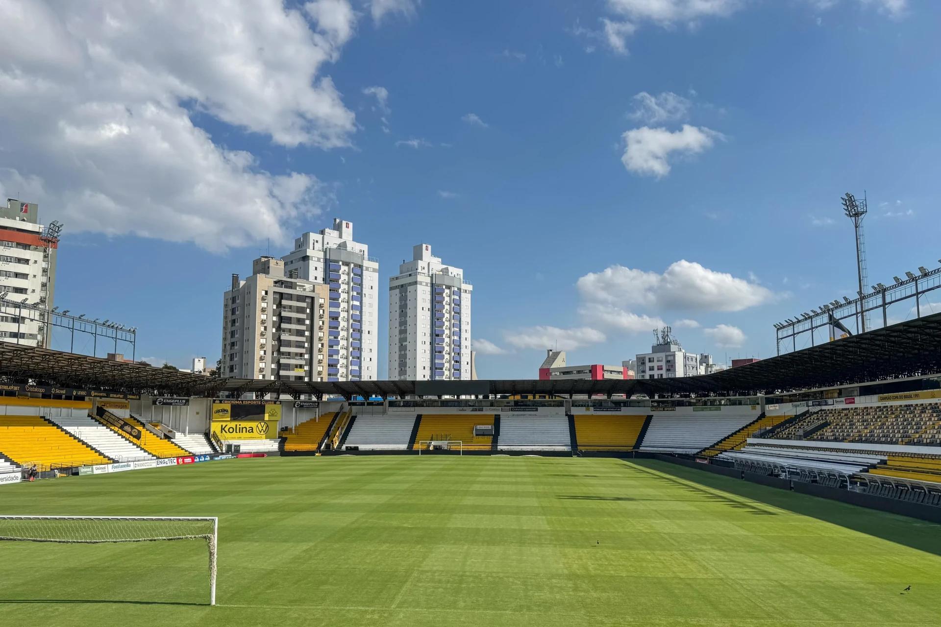 Ação de combate à violência contra a mulher será realizada no jogo entre Criciúma e Goiás