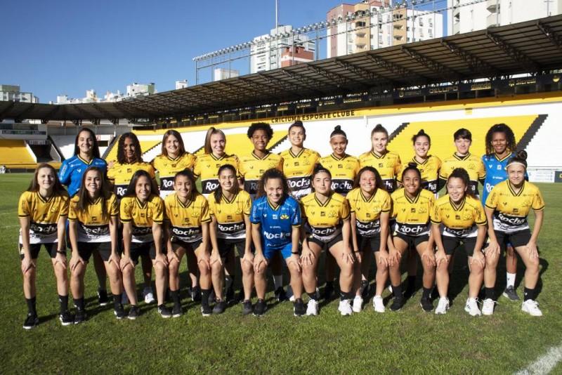Catarinense feminino: meninas carvoeiras se preparam para estreia 