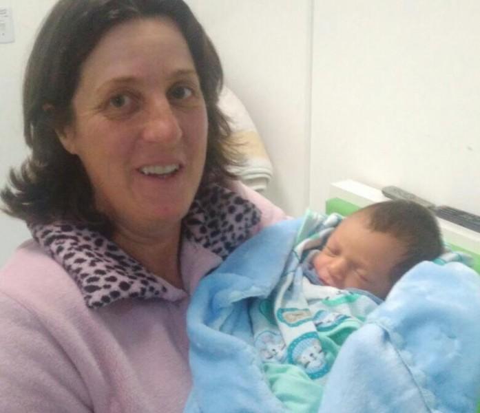 Equipe médica salva vida de mulher e bebê após ruptura de útero 