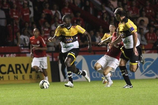 Árbitro Fifa no comando de Internacional e Criciúma