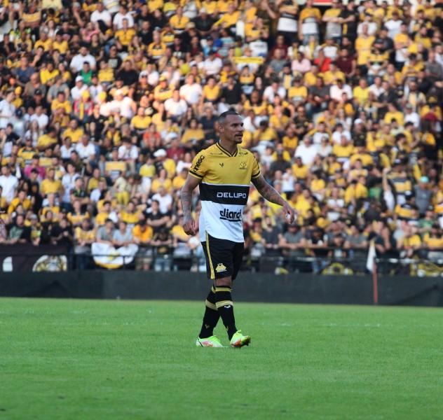 Presente em 30 dos 34 jogos do Criciúma na Série B, Arilson segue confiante no acesso