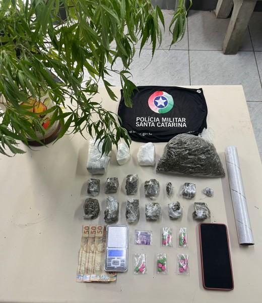 Mulher é presa em Criciúma após PM encontrar mais de R$ 20 mil em drogas