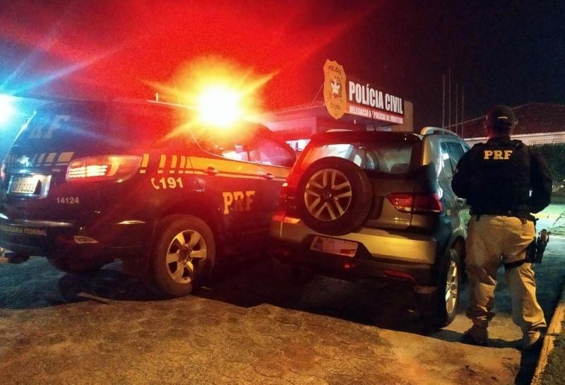 Carro roubado em Palhoça é encontrado pela PRF na BR-101, em Imbituba 