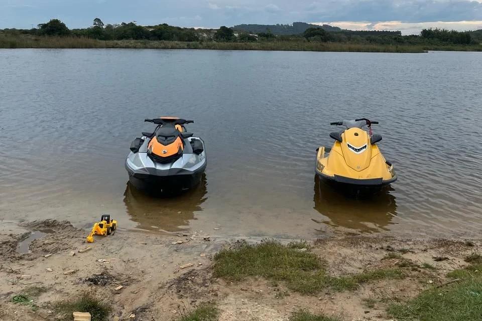 Colisão de jet skis deixa uma pessoa ferida em Jaguaruna
