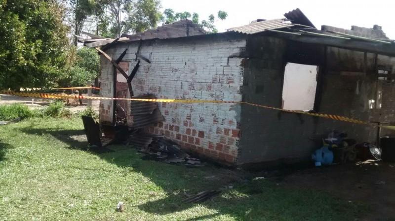 Incêndio destrói casa