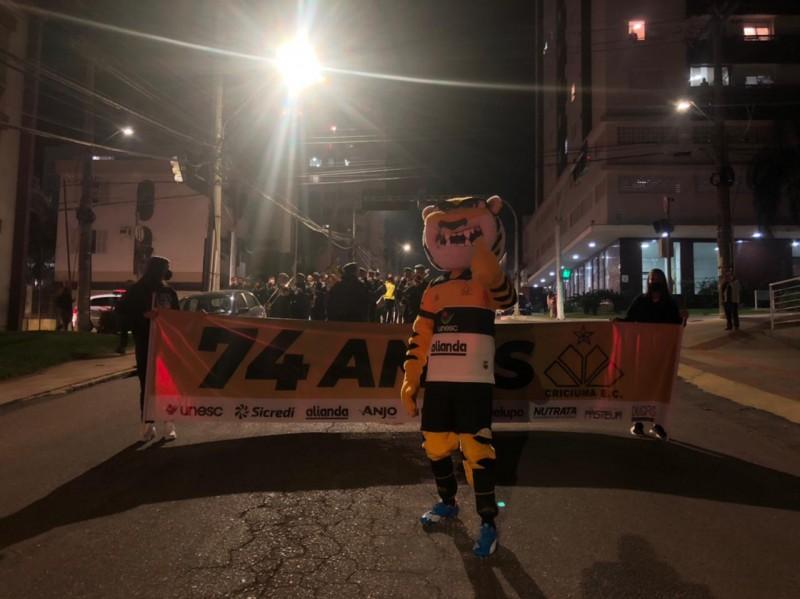 Criciúma realiza passeata pelo Comerciário e comemora aniversário de 74 anos 
