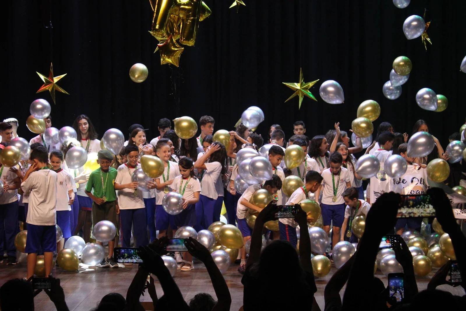 Noite das Estrelas: Secretaria de Educação de Criciúma celebra as conquistas de 260 estudantes