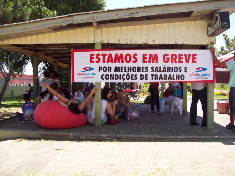 Grevistas fazem manifestação em Araranguá 