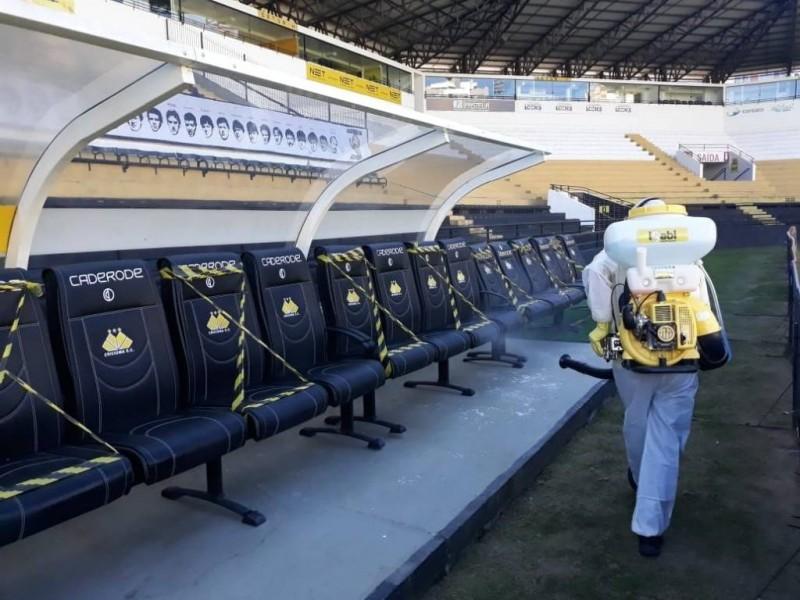 Heriberto Hülse recebe sanitização antes de duelo pela Série C