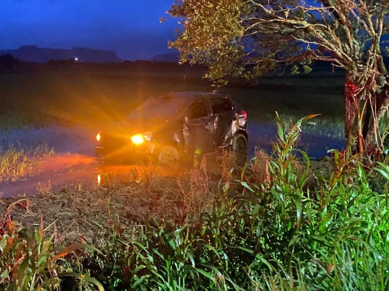 Motorista é hospitalizada após capotar veículo em Turvo