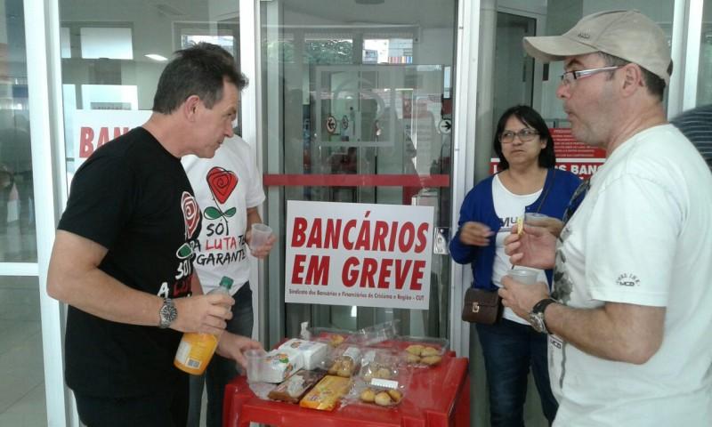 Bancários fazem protesto pelo não avanço de negociação