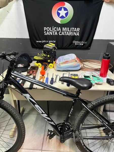 Homem é preso em flagrante após arrombar loja e furtar produtos em Criciúma