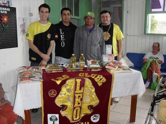 Leo Clube leva alimentos a asilo no Jardim Angélica