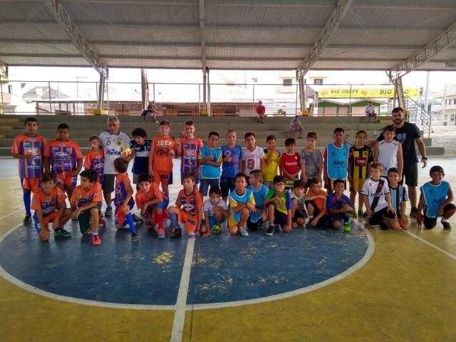 Esporte para Todos: Amistoso é realizado entre a garotada