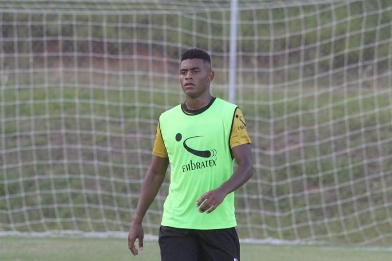 Volante Jean Mangabeira deixa o Criciúma 